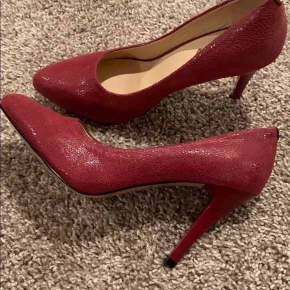 Pumps Metallic Mauve Pink Round Toe Textured Heels - Picture 1 of 8